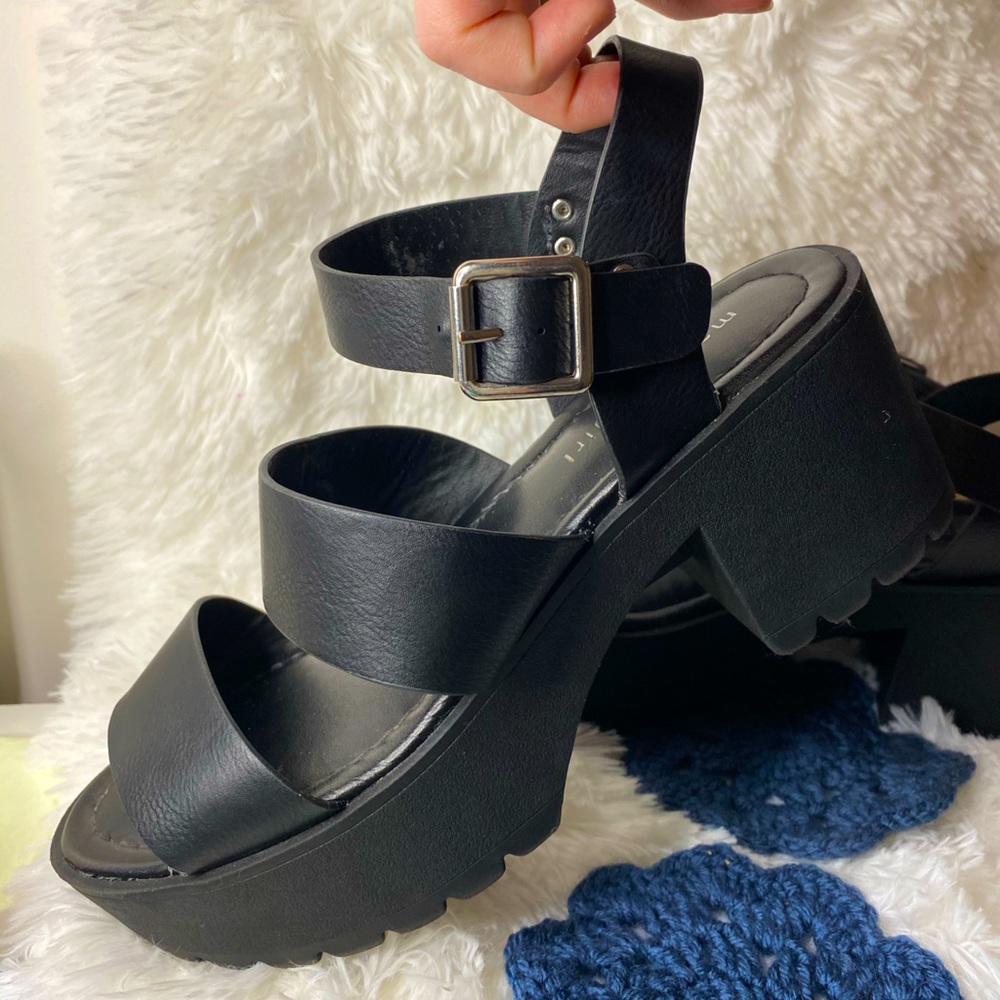 Platform sandal